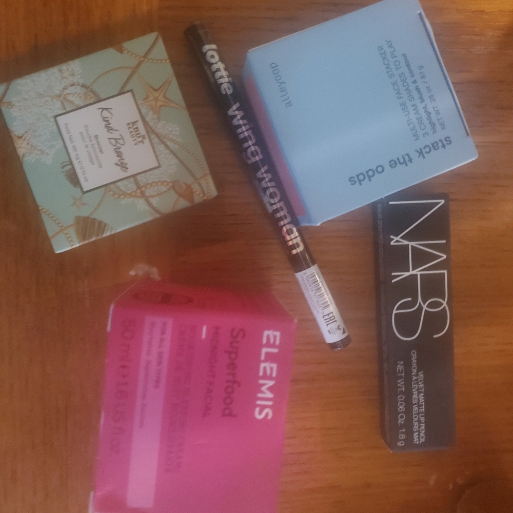 Makeup bundle